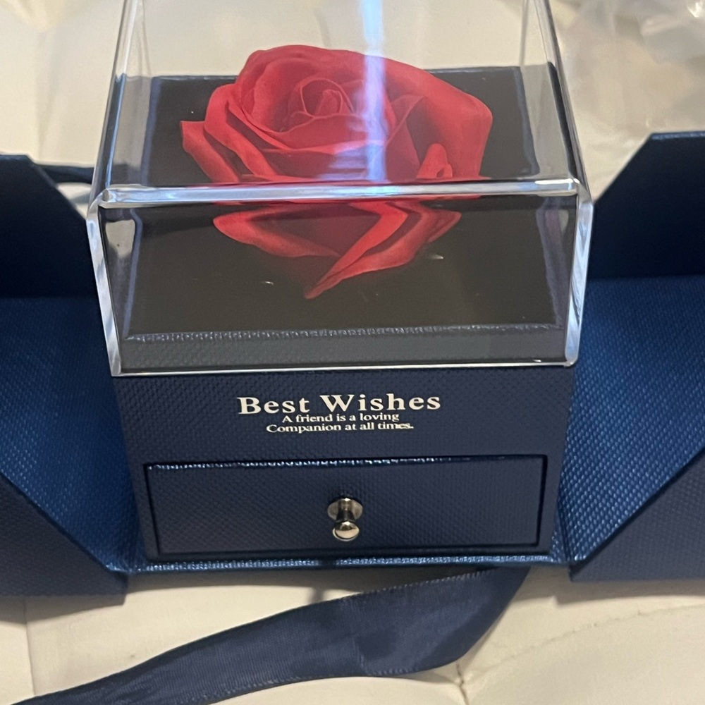 Red Rose in Blue Gift Box and 1ct moissanite pendant